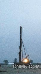 場地平整完畢，打樁機也已到位。.
