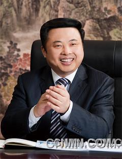 天能集團(tuán)董事局主席張?zhí)烊? /></p>
<p><br />　　全國人大代表、天能集團(tuán)董事局主席張?zhí)烊螌π履茉串a(chǎn)業(yè)的關(guān)注度非常大，在為今年“兩會”準(zhǔn)備的9條議案及建議中，就有5條涉及加快建設(shè)廢舊電池回收體系、盡快出臺電動自行車國家新標(biāo)準(zhǔn)、推動低速短程電動汽車發(fā)展、暫緩征收鉛蓄電池消費(fèi)稅等新能源相關(guān)問題。<br />　<strong>　一、及時(shí)清理涉企過時(shí)政策規(guī)章<br /></strong>　　“企業(yè)發(fā)展離不開政策法規(guī)，改革開放30多年，各級政府部門出臺了大量政策、規(guī)章、文件，一些政策、規(guī)章、文件已經(jīng)完成使命，退出了歷史舞臺，但也有不少因?yàn)榉N種原因，存留了下來。”張?zhí)烊谓榻B說。<br />　　客觀上看，這些存留下來的政策、法規(guī)、文件，它們在當(dāng)時(shí)的社會條件下起到一定的作用，不過隨著時(shí)間的推移與社會的發(fā)展，有的相互抵制，有的干脆成了阻礙生產(chǎn)力發(fā)展的“籬笆”，少數(shù)不積極或不作為的部門，甚至?xí)弥@些“籬笆”圈自己的利益、向企業(yè)提無理要求。這在很大程度上傷害了企業(yè)的積極性與主動性，給企業(yè)發(fā)展帶來很大阻礙。<br />　　為進(jìn)一步優(yōu)化我國企業(yè)經(jīng)濟(jì)發(fā)展的法制環(huán)境，促進(jìn)企業(yè)轉(zhuǎn)型升級，張?zhí)烊谓ㄗh國務(wù)院有關(guān)部門牽頭，組織各級政府有關(guān)部門在全國范圍內(nèi)對涉及企業(yè)生產(chǎn)經(jīng)營的一系列政策、法規(guī)、文件做一次系統(tǒng)的梳理，重點(diǎn)清理和修改不符合市場經(jīng)濟(jì)發(fā)展要求、不利于企業(yè)轉(zhuǎn)型升級的有關(guān)文件，要將清理工作與全面清理涉及向企業(yè)收費(fèi)、攤派的規(guī)定結(jié)合起來，從制度上、源頭上切實(shí)解決企業(yè)負(fù)擔(dān)過重的問題。<br />　　建議對以下列情形之一的，應(yīng)當(dāng)予以修改：1.部分內(nèi)容與上位法不一致或者相抵觸的;2.國家政策重大調(diào)整，政府規(guī)章、規(guī)范性文件的部分內(nèi)容與之不適應(yīng)的;3.部分內(nèi)容明顯不適應(yīng)經(jīng)濟(jì)社會發(fā)展需要的;4.部分內(nèi)容的程序、可操作性不強(qiáng)，需要予以細(xì)化和完善的;5.政府規(guī)章、規(guī)范性文件之間對同一事項(xiàng)的規(guī)定不一致的;6.其他原因需要予以修改的。<br />　　有下列情形之一的，應(yīng)當(dāng)予以廢止：1.主要內(nèi)容與上位法或者國家政策相抵觸的;2.依據(jù)的法律、法規(guī)已廢止或者宣布失效的;3.主要內(nèi)容已被新制定或者修訂后的法律、法規(guī)、規(guī)章涵蓋的;4.主要內(nèi)容已被新制定的政府規(guī)章、規(guī)范性文件替代的;5.主要內(nèi)容已不適應(yīng)經(jīng)濟(jì)社會發(fā)展需要的。<br />　　<strong>二、加大低速短程電動汽車推動力度<br /></strong>　　“市場上運(yùn)行的電動汽車有高速車和低速車兩類，目前低速短程電動汽車銷量遠(yuǎn)遠(yuǎn)大于高速電動汽車，贏得了廣泛的市場。”張?zhí)烊握f，高速電動汽車與低速短程電動汽車相比較，其性價(jià)比不具備競爭優(yōu)勢。在節(jié)能減排和生態(tài)文明建設(shè)的推動下，我國正大力發(fā)展綠色交通，加快建立以低碳為特征的交通運(yùn)輸體系，他建議國家相關(guān)部門出臺相關(guān)政策，進(jìn)一步推動低速短程電動汽車發(fā)展。<br />　　“一要制定電動汽車技術(shù)標(biāo)準(zhǔn)，促進(jìn)低速短程電動汽車發(fā)展。二要明晰發(fā)展政策，鼓勵(lì)技術(shù)創(chuàng)新。三要合理布局產(chǎn)業(yè)發(fā)展，規(guī)劃配套設(shè)施建設(shè)。四要出臺管理辦法，解決車輛上路問題。五要完善服務(wù)體系，確保電池回收。”張?zhí)烊谓ㄗh。</p>
<p> </p>
 <p style='text-align:center'>[1]<a href='ShowNews1.aspx?id=263719&page=2' target='_self'><b>[2]</b></a> <a href='ShowNews1.aspx?id=263719&page=3' target='_self'><b>[3]</b></a> <a href='ShowNews1.aspx?id=263719&page=2' target='_self'>下一頁</a></p></div>
                    <p class=
