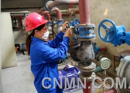 底吹爐冷卻水泵房：調(diào)節(jié)閥門，控制水量