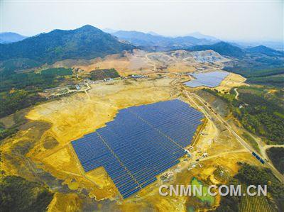 浙江湖州：廢棄石礦變身清潔光伏發(fā)電場(圖)