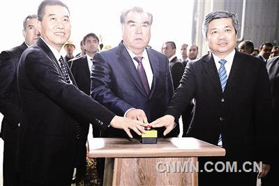 塔吉克斯坦總統(tǒng)拉赫蒙視察帕魯特金礦