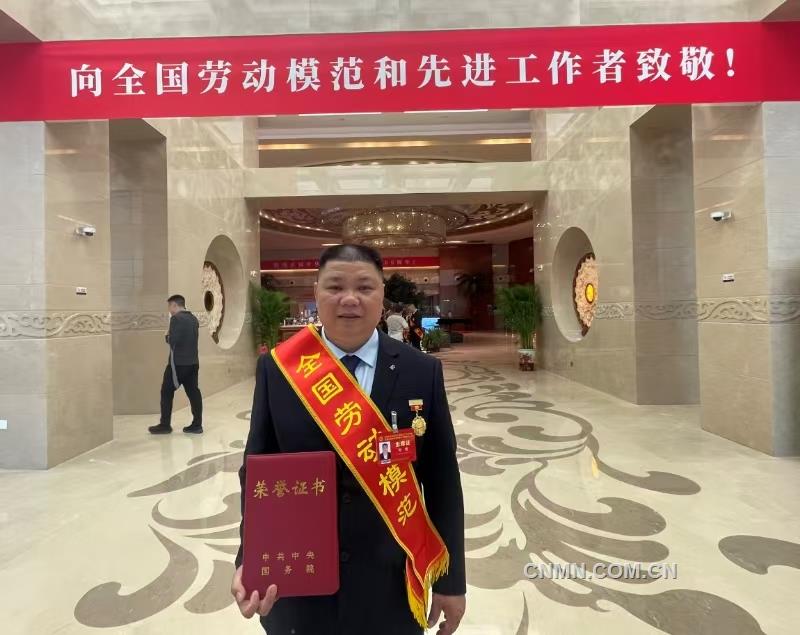以安全為筆 書寫華錫有色勞模傳承新篇章——記“全國勞動(dòng)模范”華錫有色銅坑礦業(yè)分公司爆破工區(qū)區(qū)長助理韋勇
