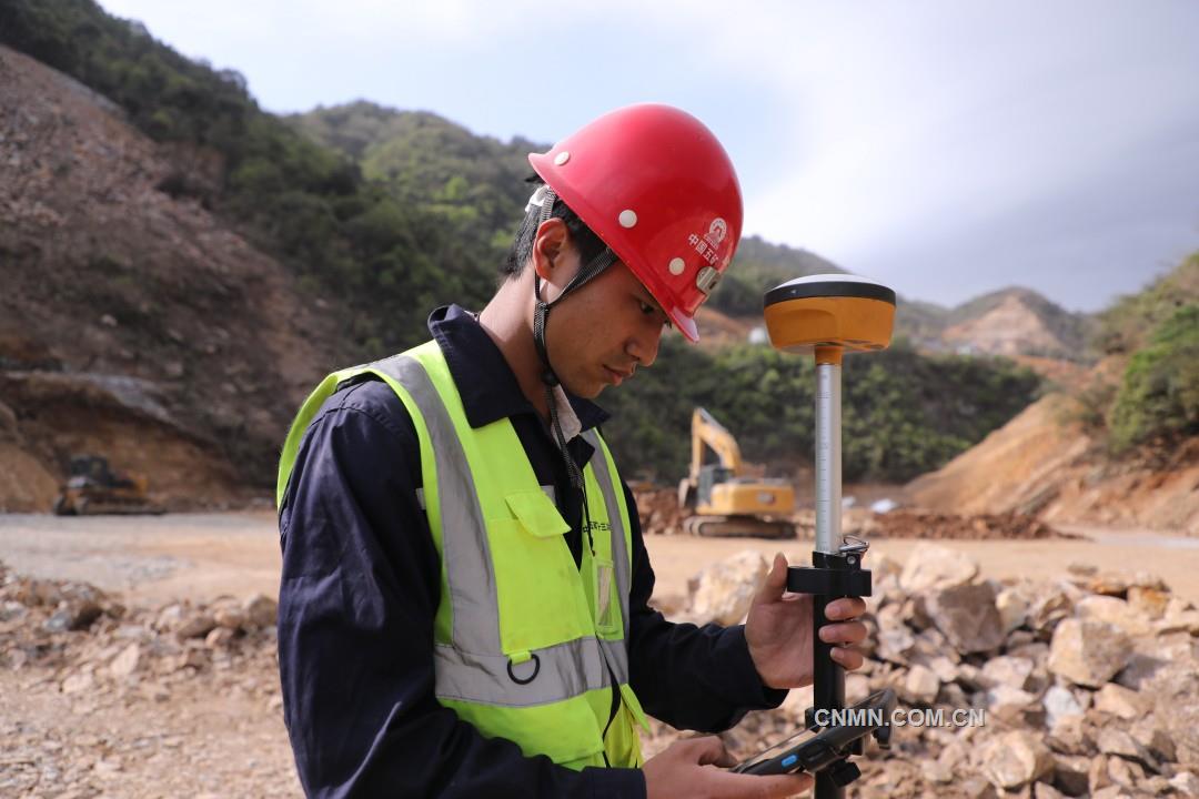 群山回響 與“石”共舞——柿竹園萬(wàn)噸技改尾礦庫(kù)項(xiàng)目建設(shè)紀(jì)實(shí)